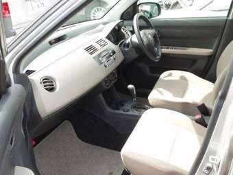 2005 Suzuki Swift Images
