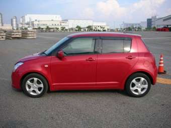 2005 Suzuki Swift Photos