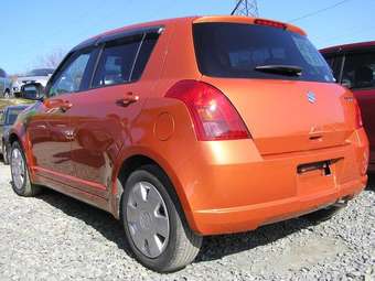 2005 Suzuki Swift Photos