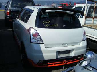 2005 Suzuki Swift Images