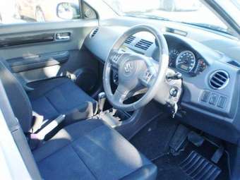 2005 Suzuki Swift Pictures