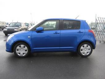 2005 Suzuki Swift Images