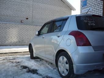 2005 Suzuki Swift Pictures