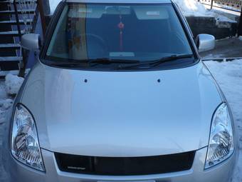 2005 Suzuki Swift Photos