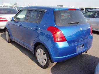 2005 Suzuki Swift Photos