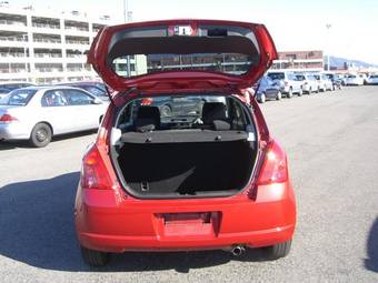 2005 Suzuki Swift Pictures