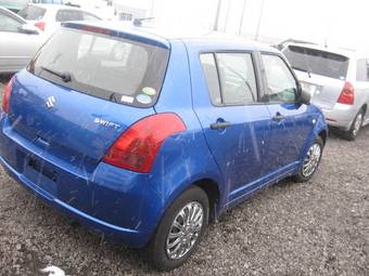 2005 Suzuki Swift Photos