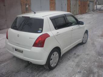 2005 Suzuki Swift Photos