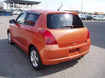 2005 Suzuki Swift Photos