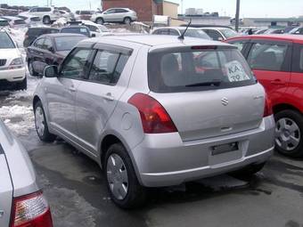 2005 Suzuki Swift Images