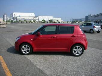 2005 Suzuki Swift Photos