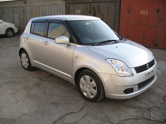 2005 Suzuki Swift Photos