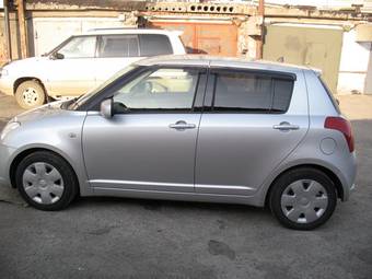 2005 Suzuki Swift Pictures