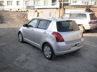 2005 Suzuki Swift Photos