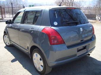 2005 Suzuki Swift Pictures