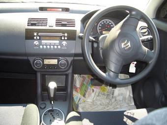 2005 Suzuki Swift Photos