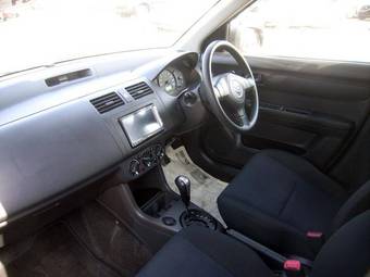 2005 Suzuki Swift Photos