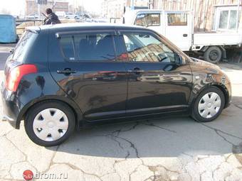 2005 Suzuki Swift Photos