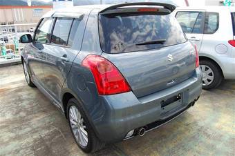 2005 Suzuki Swift Images