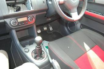 2005 Suzuki Swift Pictures