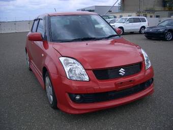 2005 Suzuki Swift Images