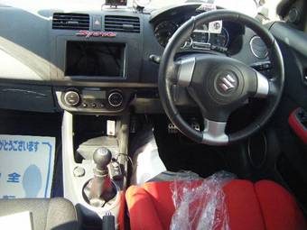 2005 Suzuki Swift Pictures