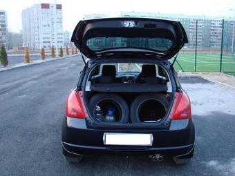 2005 Suzuki Swift Photos