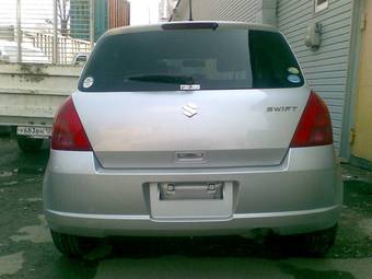 2005 Suzuki Swift Images