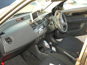 2005 Suzuki Swift Photos