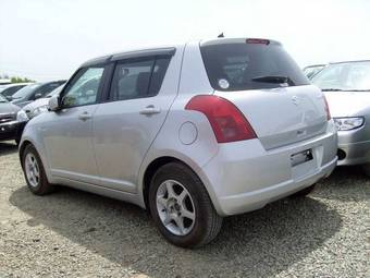 2005 Suzuki Swift Images