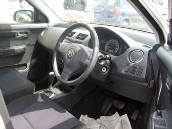 2005 Suzuki Swift Pictures