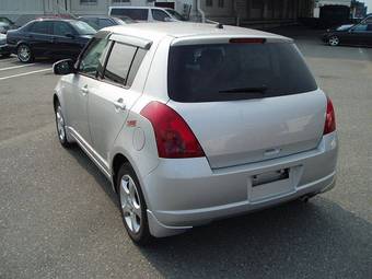 2005 Suzuki Swift Photos