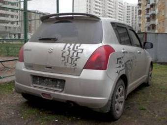 2005 Suzuki Swift Images