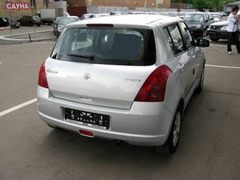 2005 Suzuki Swift Images