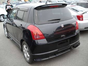 2005 Suzuki Swift Photos