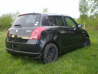 2005 Suzuki Swift Photos