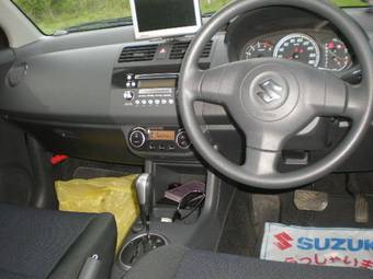 2005 Suzuki Swift Pictures