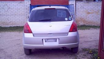 2005 Suzuki Swift Photos