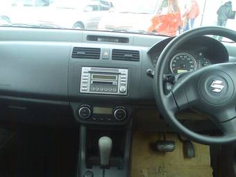 2005 Suzuki Swift Photos