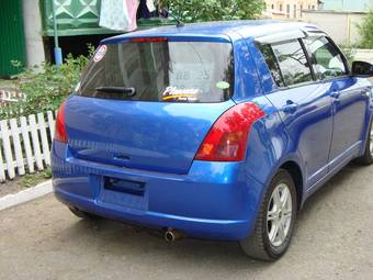 2005 Suzuki Swift Photos