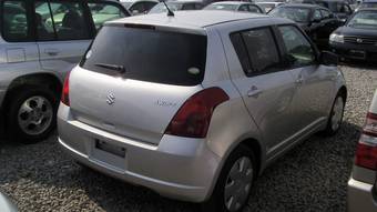 2005 Suzuki Swift Photos