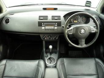 2005 Suzuki Swift Images