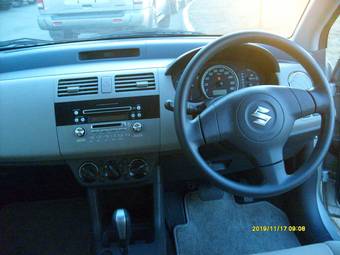 2005 Suzuki Swift Pictures