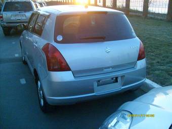 2005 Suzuki Swift Photos