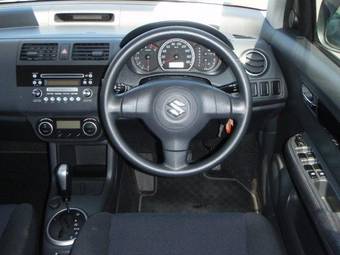 2005 Suzuki Swift Images