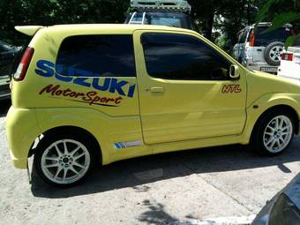 2005 Suzuki Swift Images