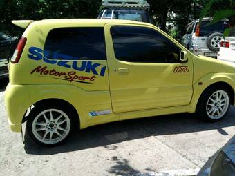 2005 Suzuki Swift Images