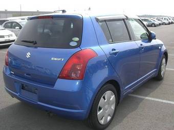 2005 Suzuki Swift Pictures