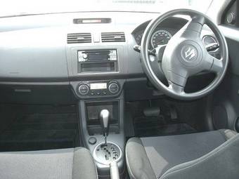 2005 Suzuki Swift Images