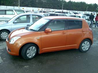 2005 Suzuki Swift Photos